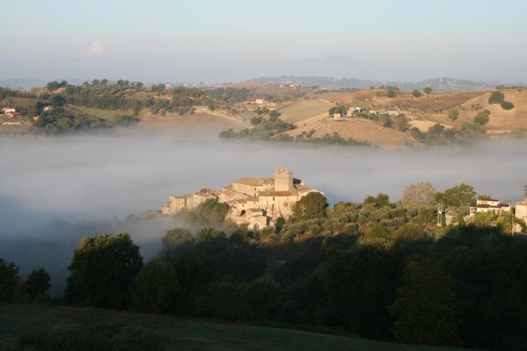Agriturismo Casale Contessa Montebuono  Zewnętrze zdjęcie